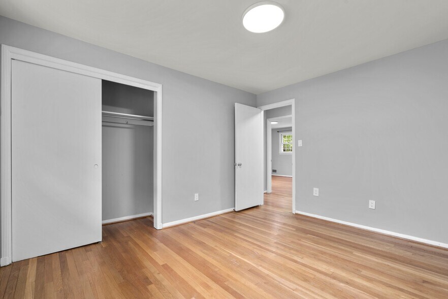 Building Photo - 4907 Elsmere Ave