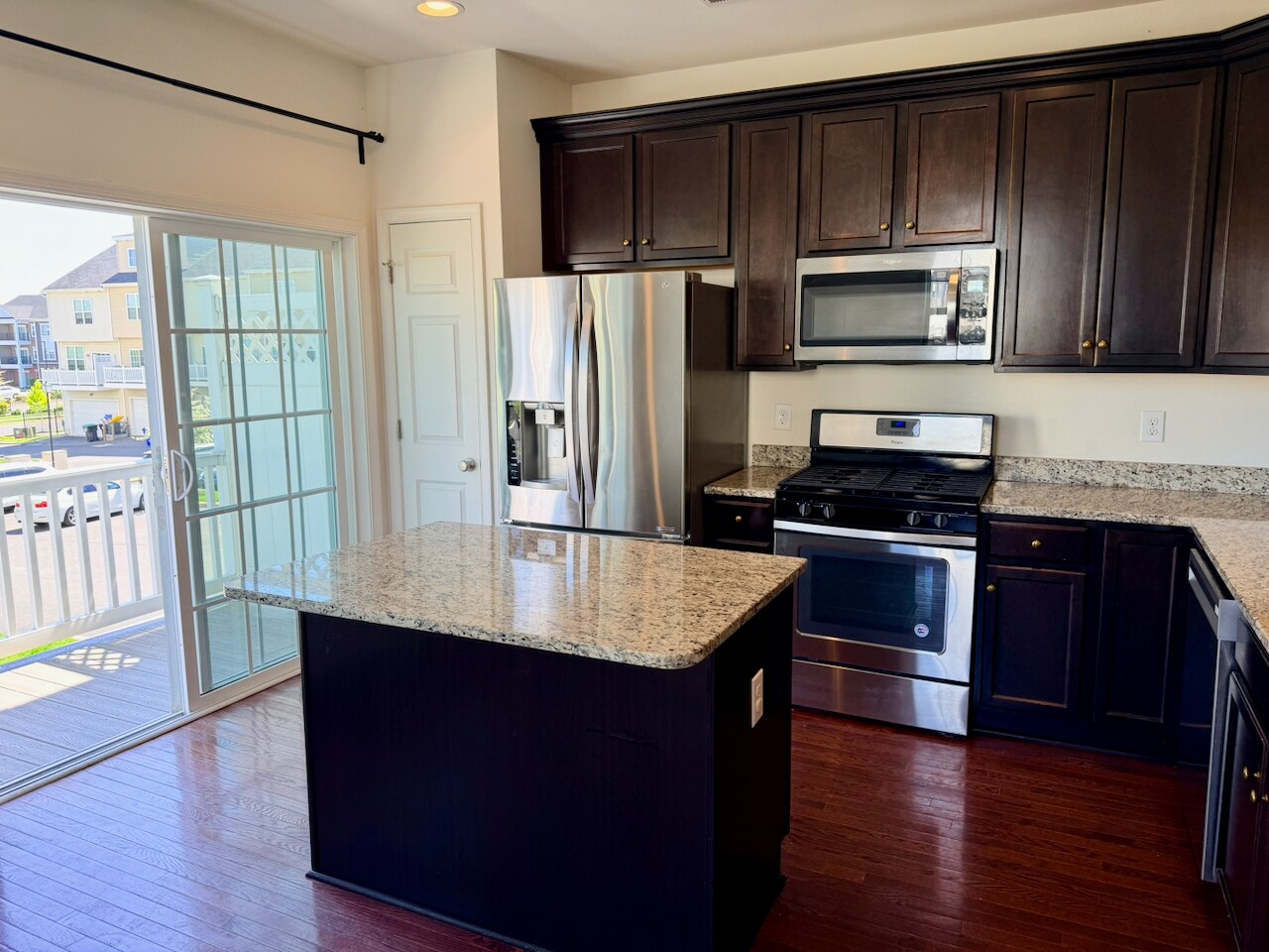 Granite with 42 Inch Cabinets - 3744 Green St