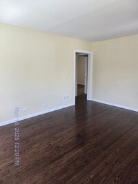 Building Photo - 578 Rutledge St