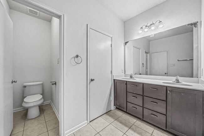 Building Photo - 4118 Lake Cypress Cir