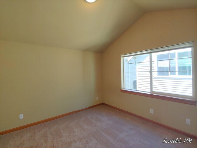 Building Photo - Gorgeous North Seattle Townhome