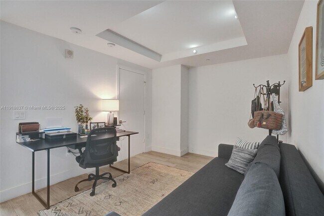 Building Photo - 121 NE 34th St