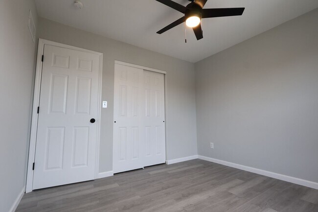 Building Photo - Beautiful 3 Bed 2.5 Bath w/2 Car Oversized Garage