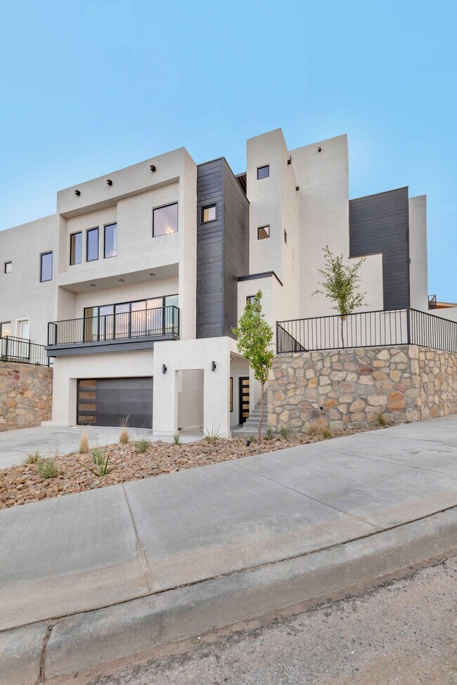 Building Photo - 1519 Golden Hill Terrace