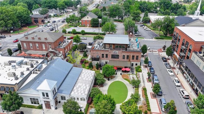 Building Photo - 120 Grand Cres