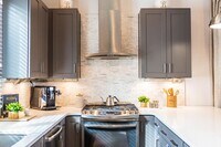 Building Photo - "Charming 3 Bed, 3 1/2 Baths Townhouse in Nashville's Desirable 37204 Neighborhood!"
In The Heart...