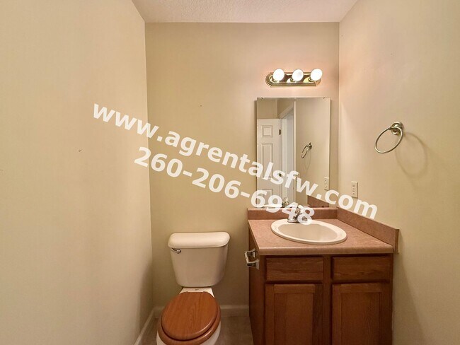Building Photo - 3 Bedroom House - $300 off first months rent