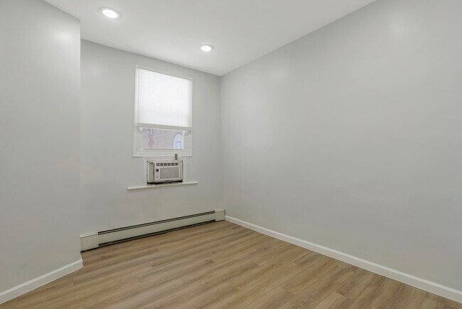 Building Photo - 120 36th St