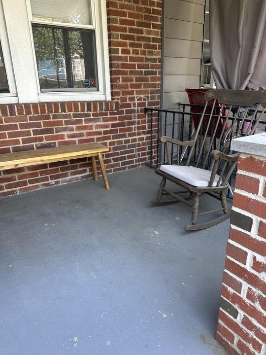 Building Photo - 1911 D St NE