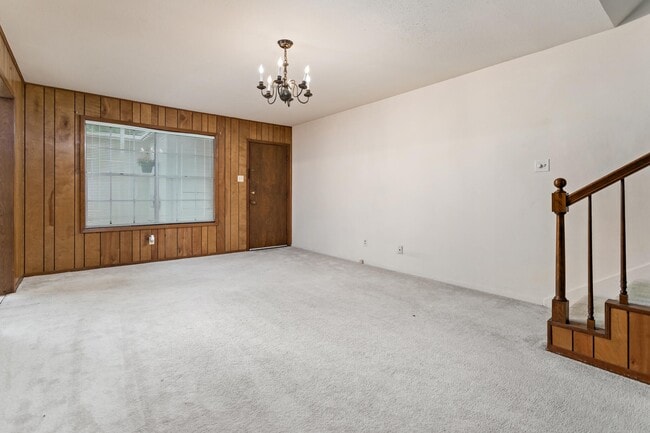 Building Photo - 5960 Townhouse Ln