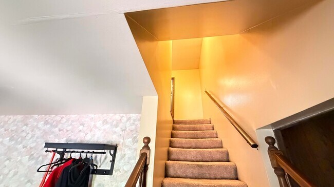 Building Photo - 54061 Linger Ln