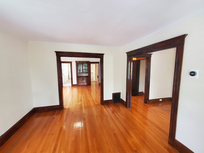 Building Photo - 162 Beech St