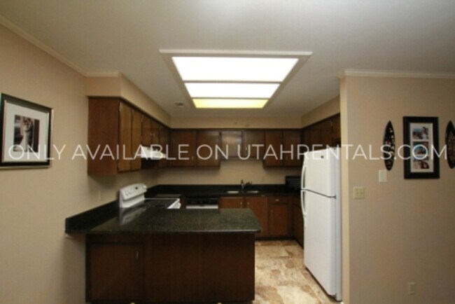 Building Photo - 258 W Garden Park