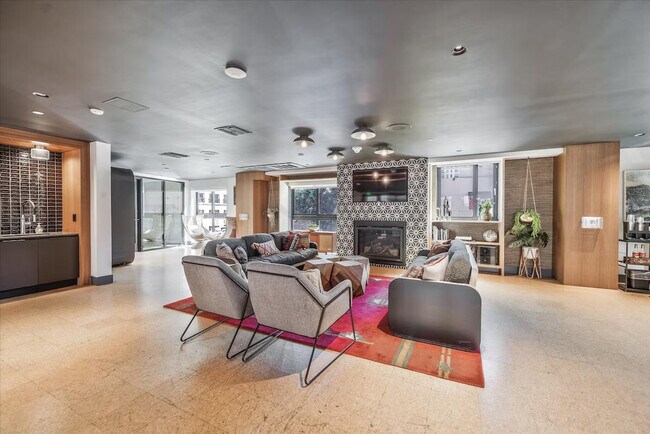 Building Photo - 315 J St