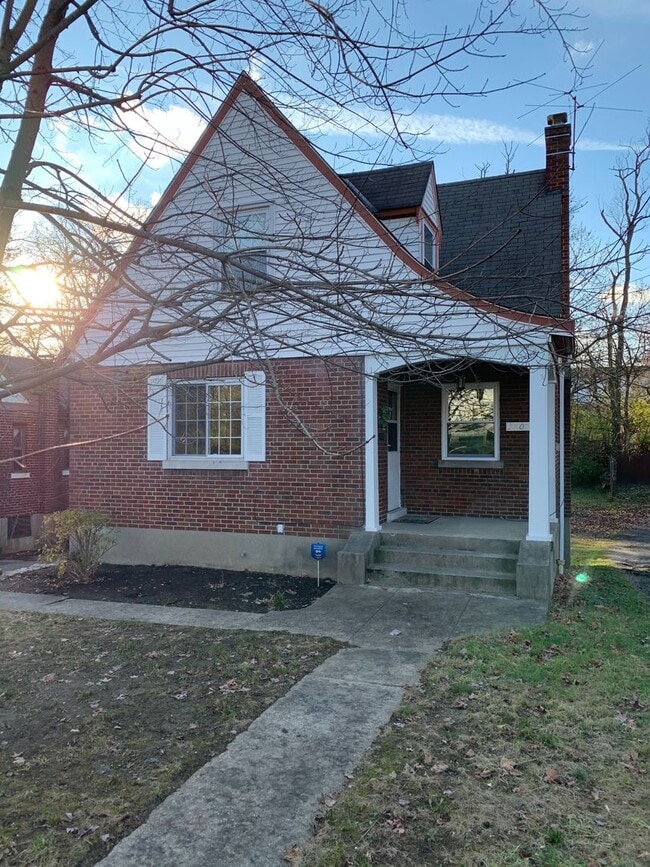 Building Photo - Lovely Two Bedroom Home on a Quiet Street