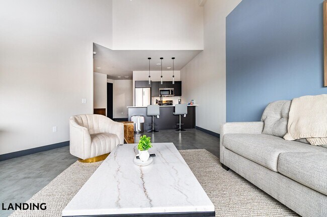 Building Photo - 55 Elm St