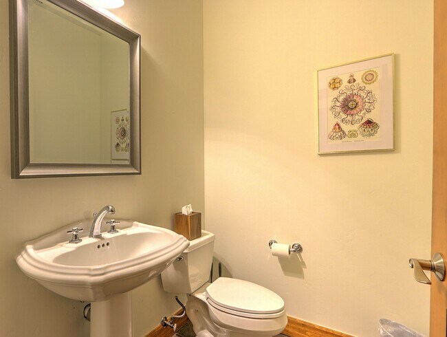 Building Photo - 408 Settlement Ln