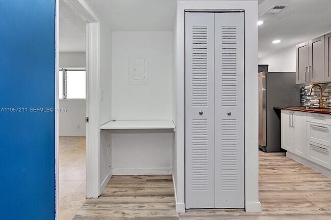 Building Photo - 1450 NE 170th St