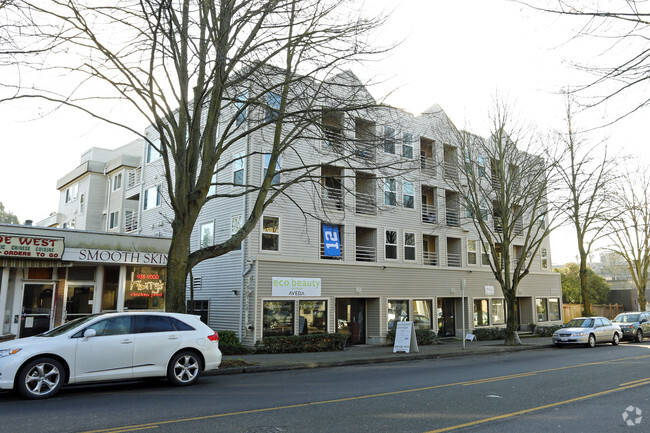 Building Photo - Cali Apartments in West Seattle!