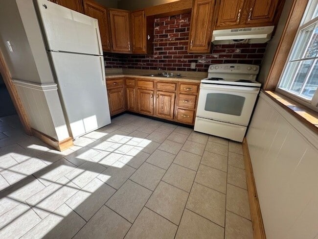 Primary Photo - Leola 2 Bedroom 2nd floor