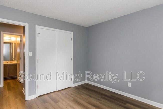 Building Photo - 8221 Rocky Ct