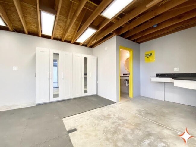 Building Photo - 847 Alice Ave