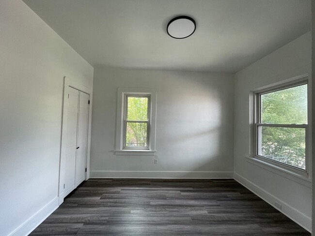 Building Photo - Available April 2026 - 2 Bedroom Home in Dormont w/ Central AC and Off-Street Parking Pad!