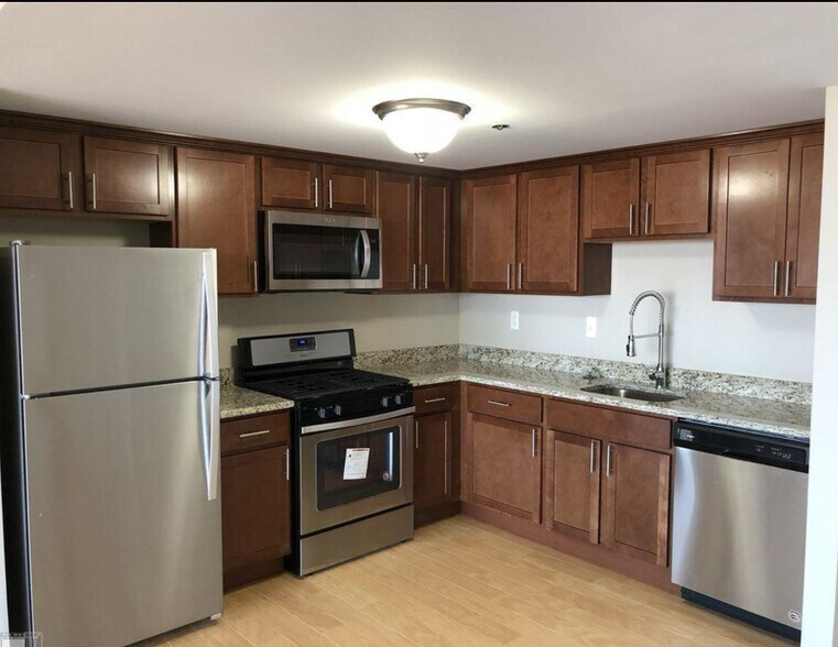 Building Photo - 250 E Harbortown Dr