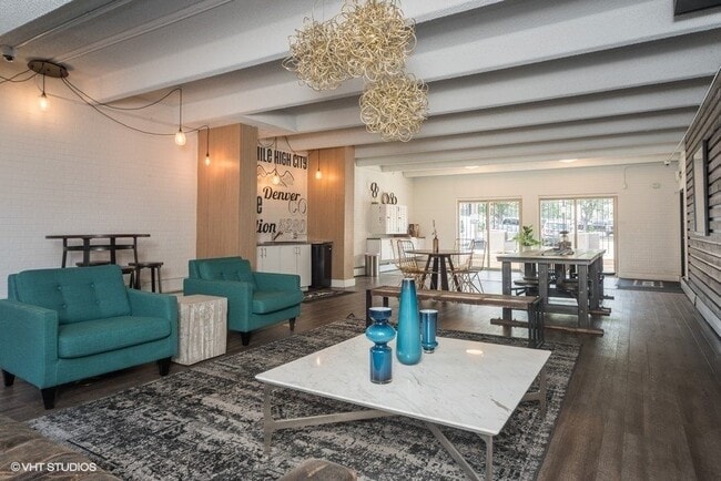 Plenty of natural light - 1140-60 S. Bellaire