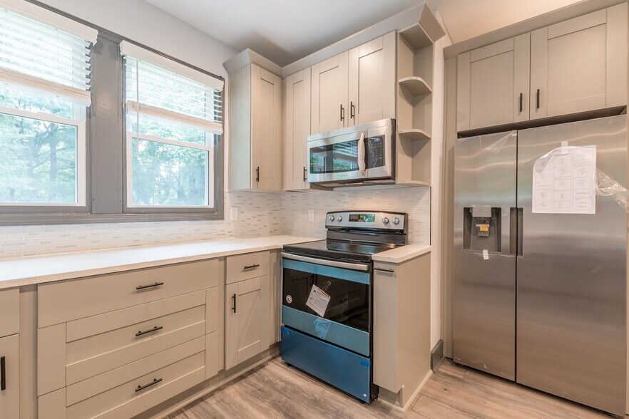 Building Photo - 1393 Westview Dr SW