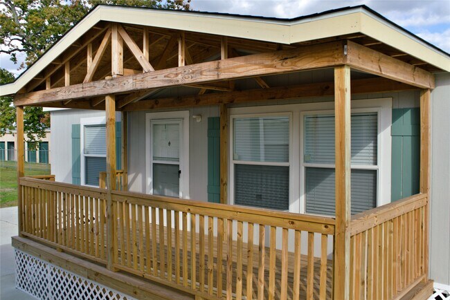 Building Photo - 5323 Green Ln