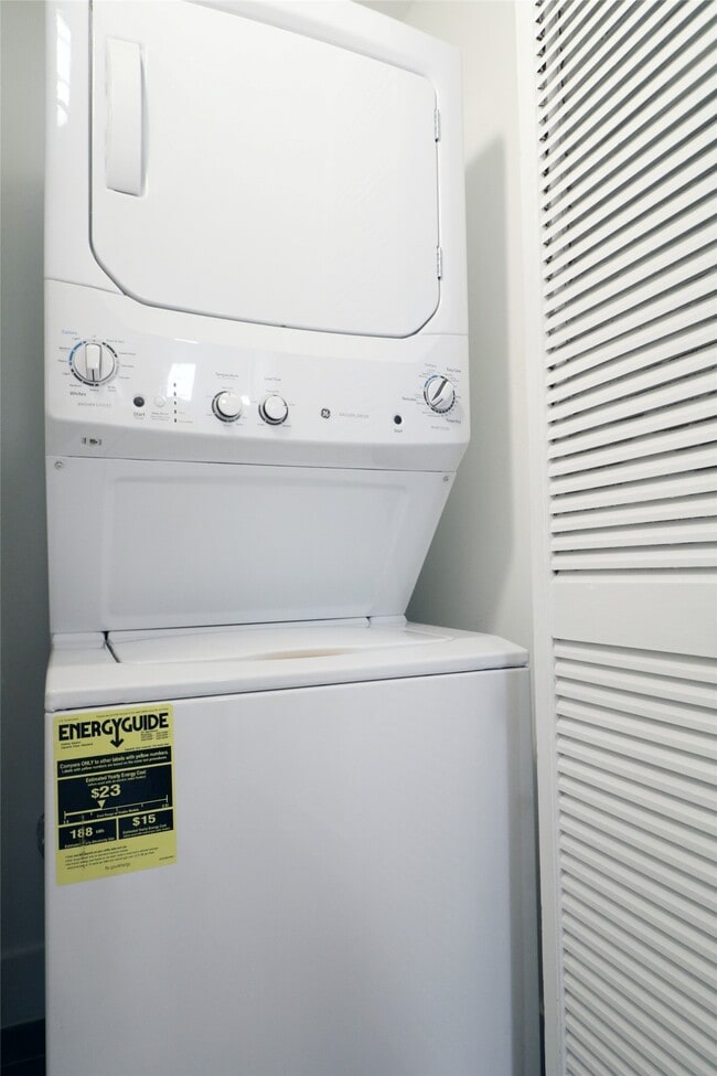 Building Photo - 412 Pacific St