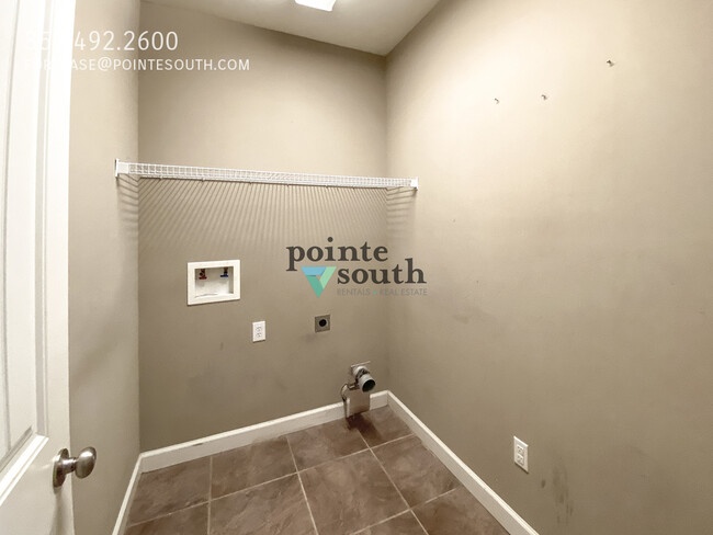 Building Photo - 9426 Sanibel Loop