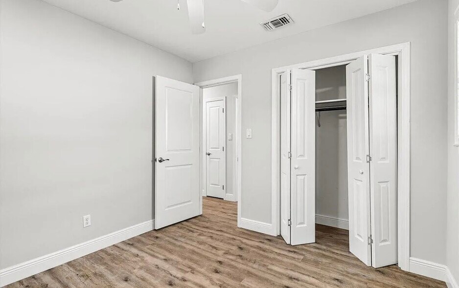 Building Photo - 194 Coral Dr SW