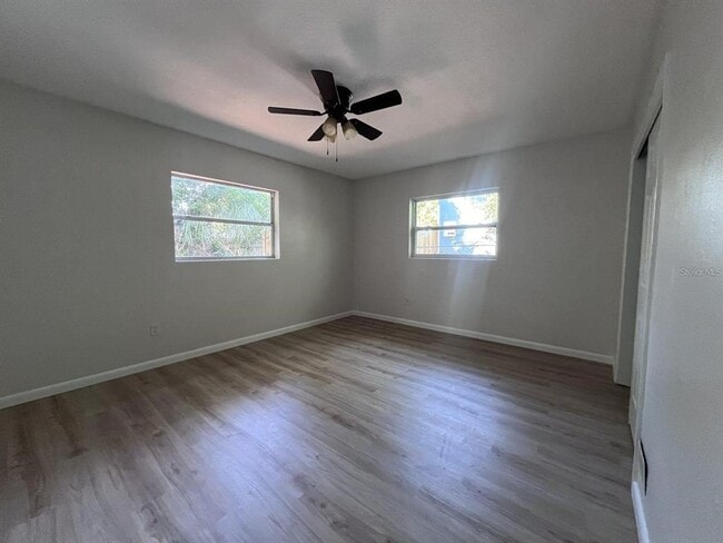 Building Photo - 1355 Lakeview Rd