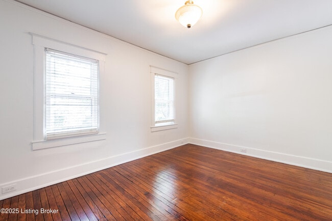 Building Photo - 1604 Edgeland Ave