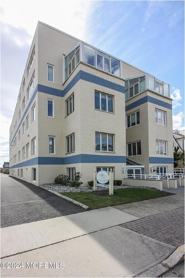 Building Photo - 15 Garfield Ave