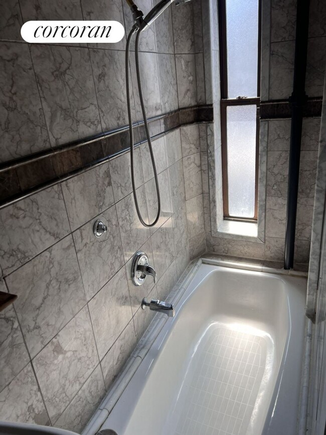 Building Photo - 327 E 3rd St