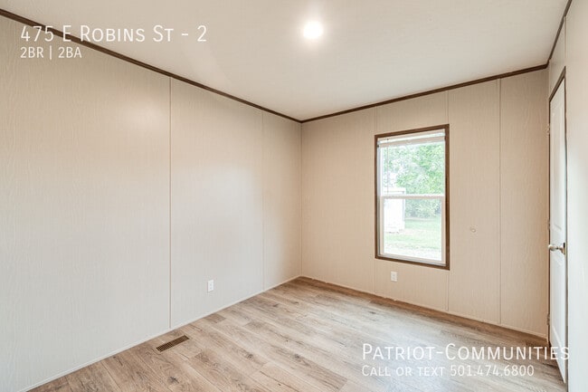 Building Photo - 475 E Robins St