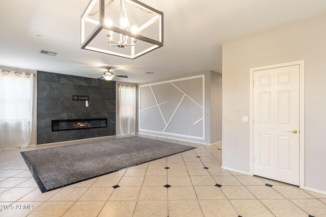 Building Photo - 6821 W El Cortez Pl