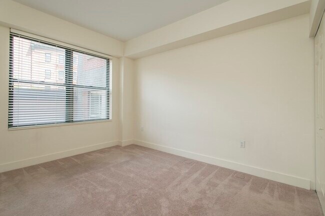 Building Photo - 97 Broadway