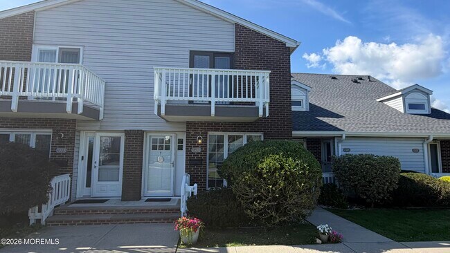 Building Photo - 25 Meadow Ave