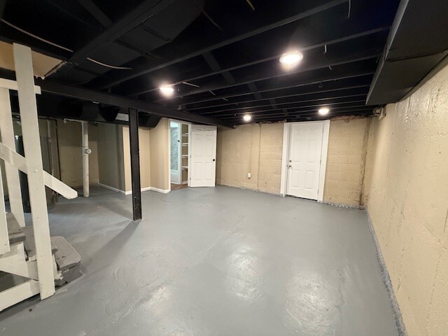 Building Photo - 7019 Manette Dr
