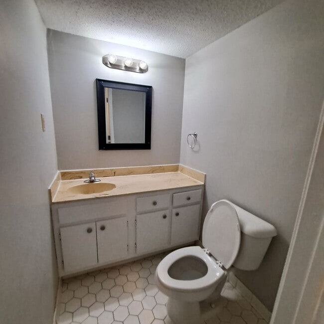 Building Photo - Welcome to 5252 Scottsdale!