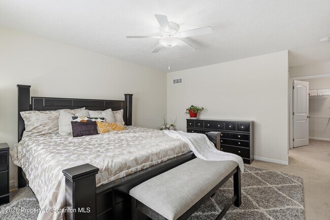 Building Photo - 124 Falcon Ln