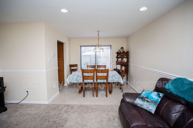 Building Photo - 207 Empress Ct