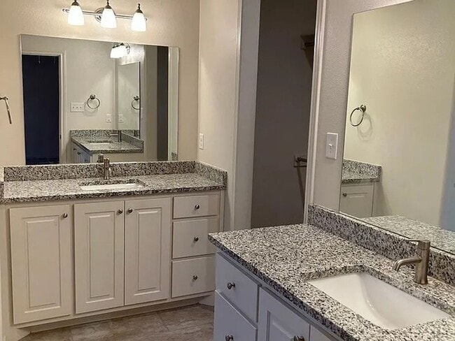 Building Photo - 9603 Iola Ave