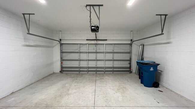 Building Photo - Beautiful 3 Bedroom Palm Bay Home with Upgrades & No Water Bill!