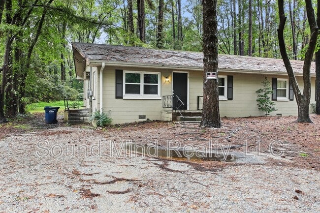 Building Photo - 716 Woodland Rd