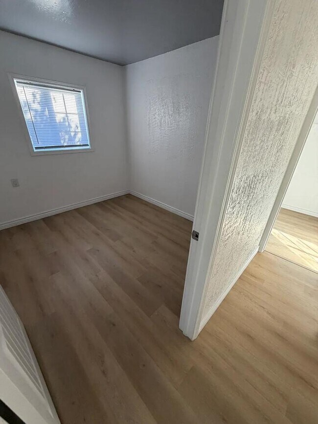 Building Photo - 41 Sanrive Ave
